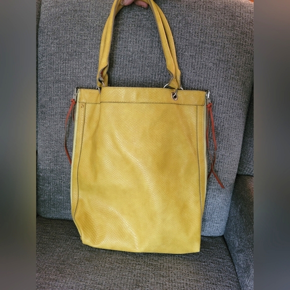 Relic Snakeskin Embossed Yellow Tote With Matching Pouch - Picture 1 of 11